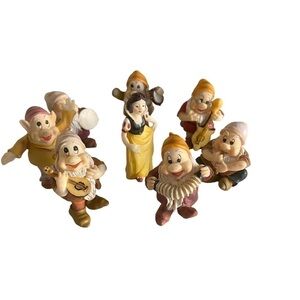 Snow White and the Seven Dwarfs Figurines. Can be used as Cake Toppers